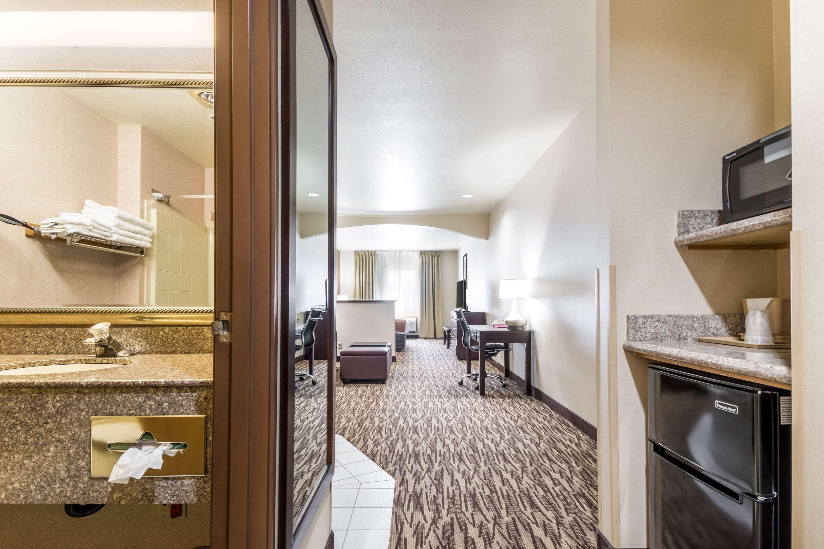 Comfort Suites Portland Airport Exterior foto